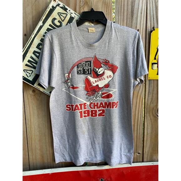 1982 Laurel Cardinals basketball big  graphic tee basketball Size M - Picture 1 of 8